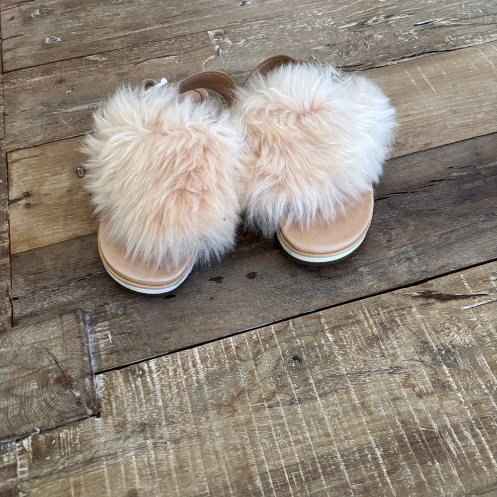 Treadlite by UGG Fuzzy Sandals